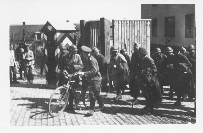 1940 06 Stalag XIID Arrivée à Trèves b R