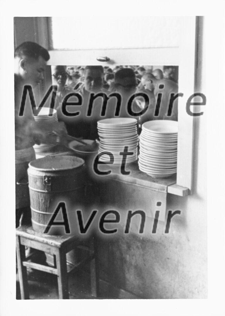 1940-09-Guichet-distribution-de-soupe