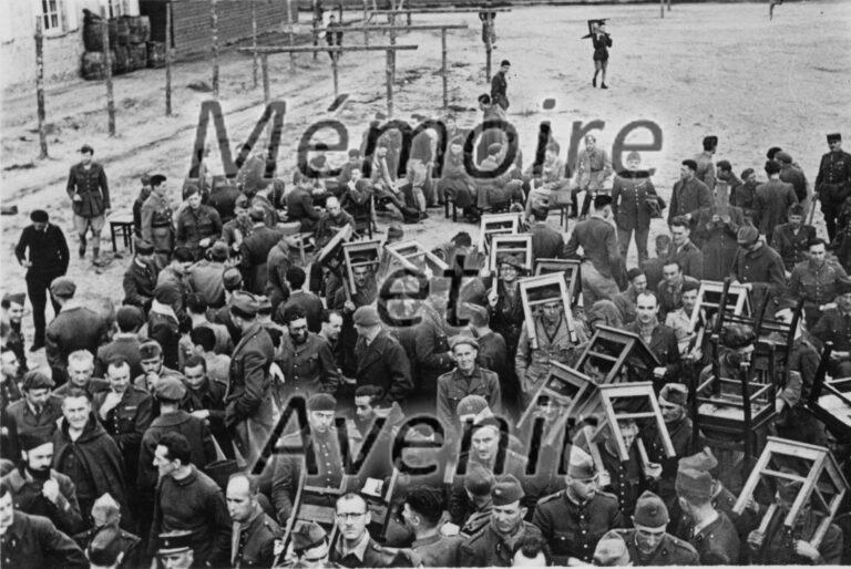 1940-1944-Transport-de-chaises-au-spectacle-02