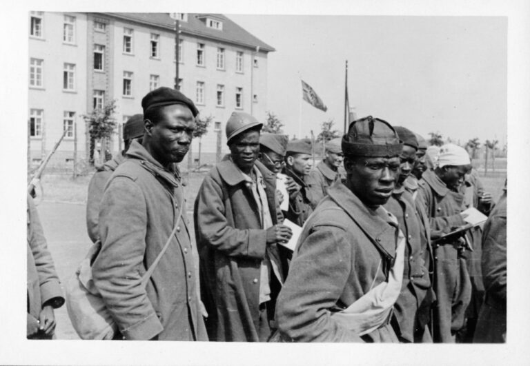 1940 Arrivée ordonnances sénégalais