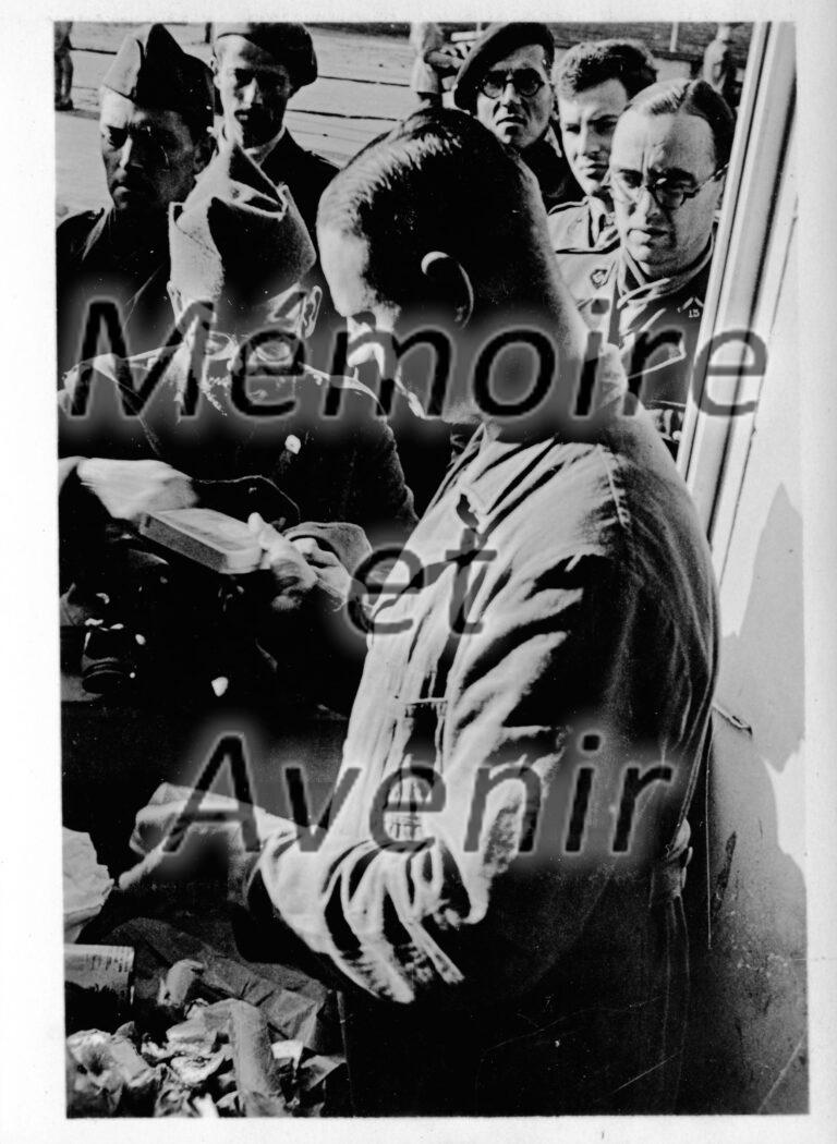 1940-Distribution-des-colis-02