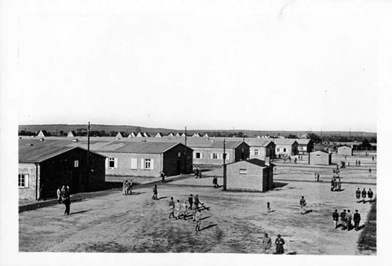 1940 Vue du camp baraques 2 à 7