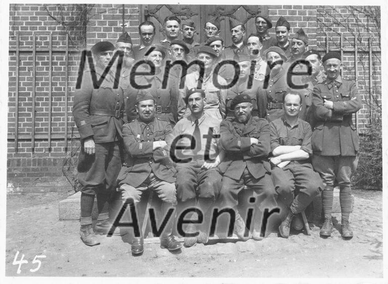 1941-06-XXIB-Groupe-officiers-04-R