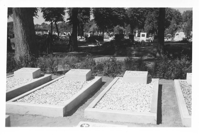 1941 Stalag XC Cimetière Nienburg Tombes Le Page Bardoul R