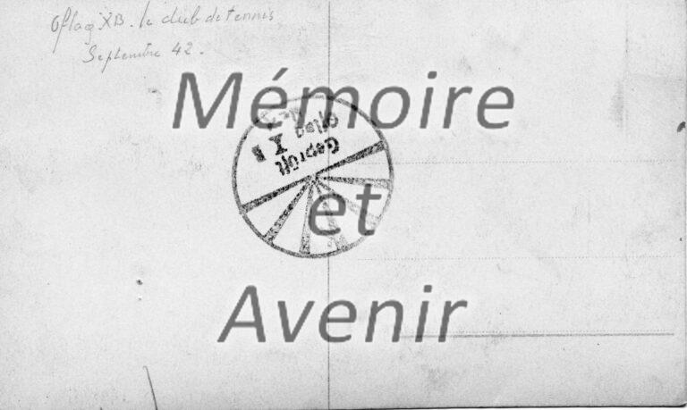 1942-09-Club-de-tennis-Court-entre-baraques-III-et-IV-01-V