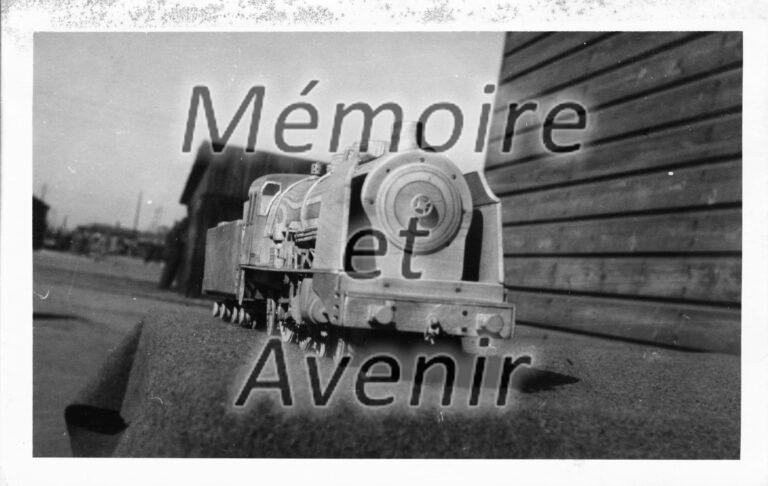 1942-12-Exposition-jouets-08-Locomotive-R