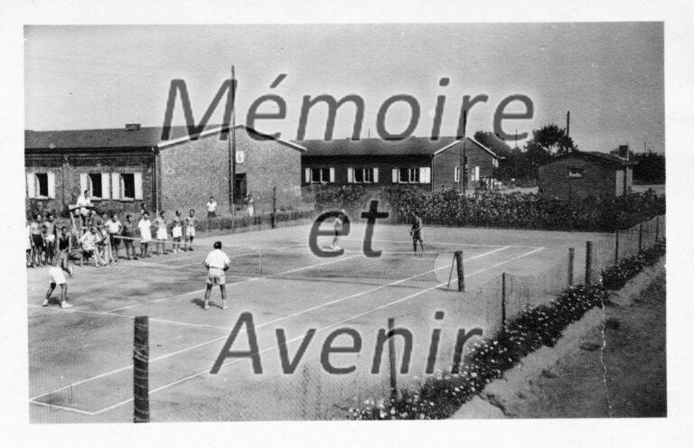 1943-09-Court-central-02-R
