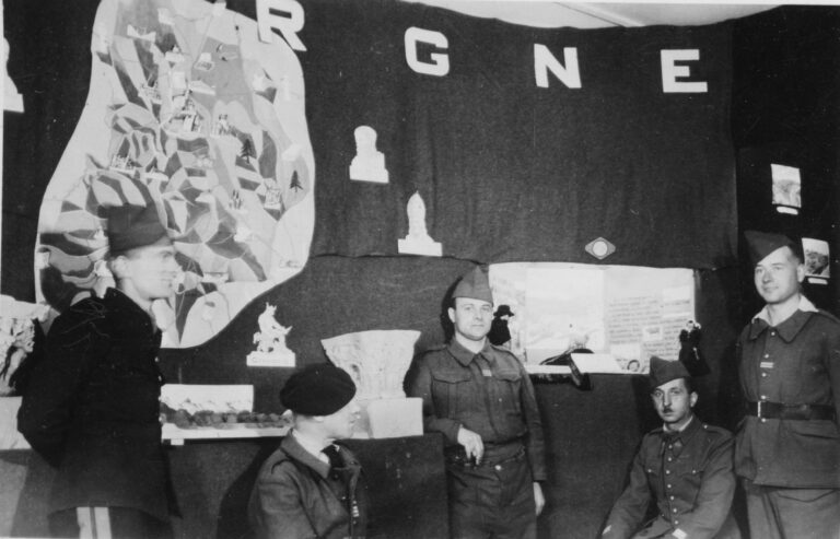 1943 10 Exposition sur les régions Auvergne 02