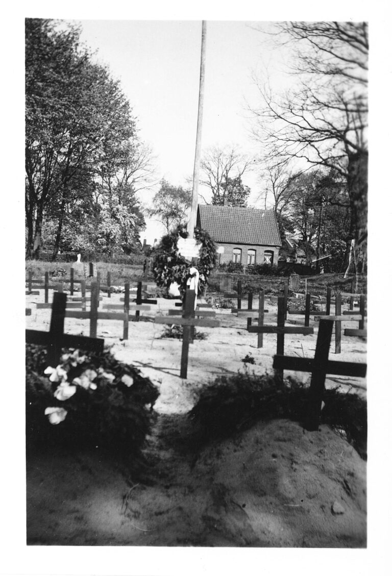 1949 Cimetière post libération 05