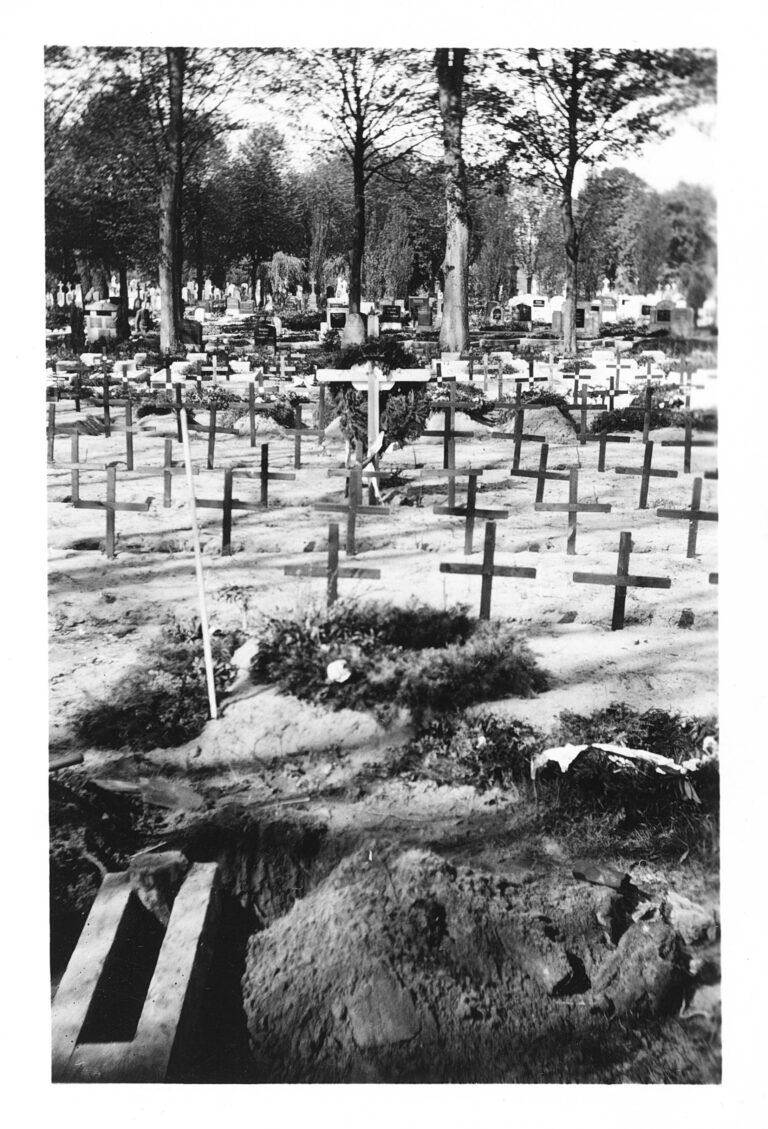 1949 Cimetière post libération 06