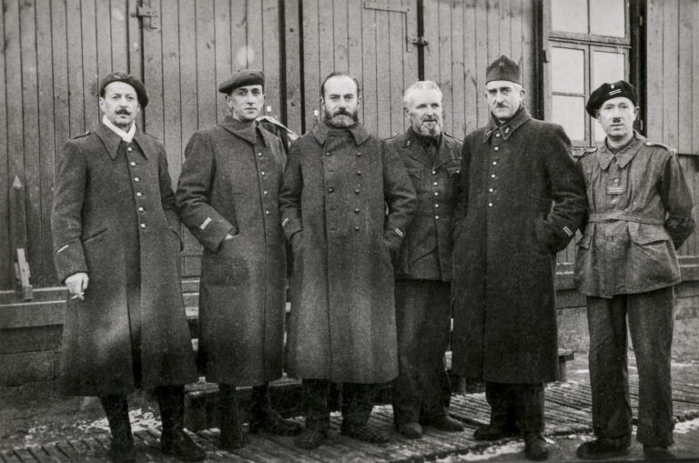 Groupe de prisonniers 1