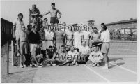 1942-09-Club-de-tennis-Court-entre-baraques-III-et-IV-01-R