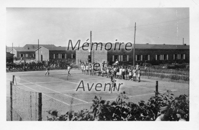 1943-09-Court-central-01-R
