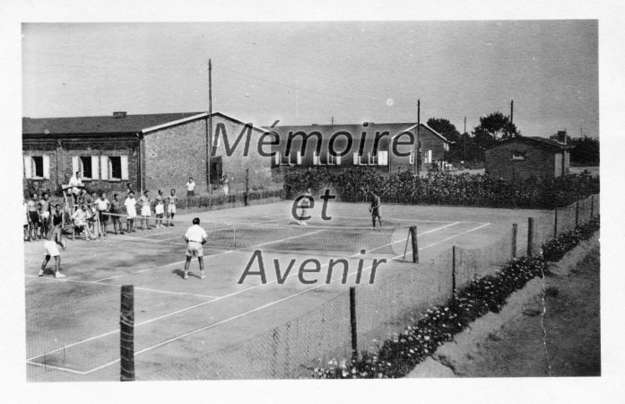 1943-09-Court-central-02-R